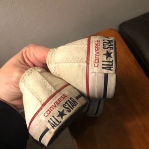 Chuck Taylor All Star Classic - Unisex Low-Top in Optical White (yellowed)